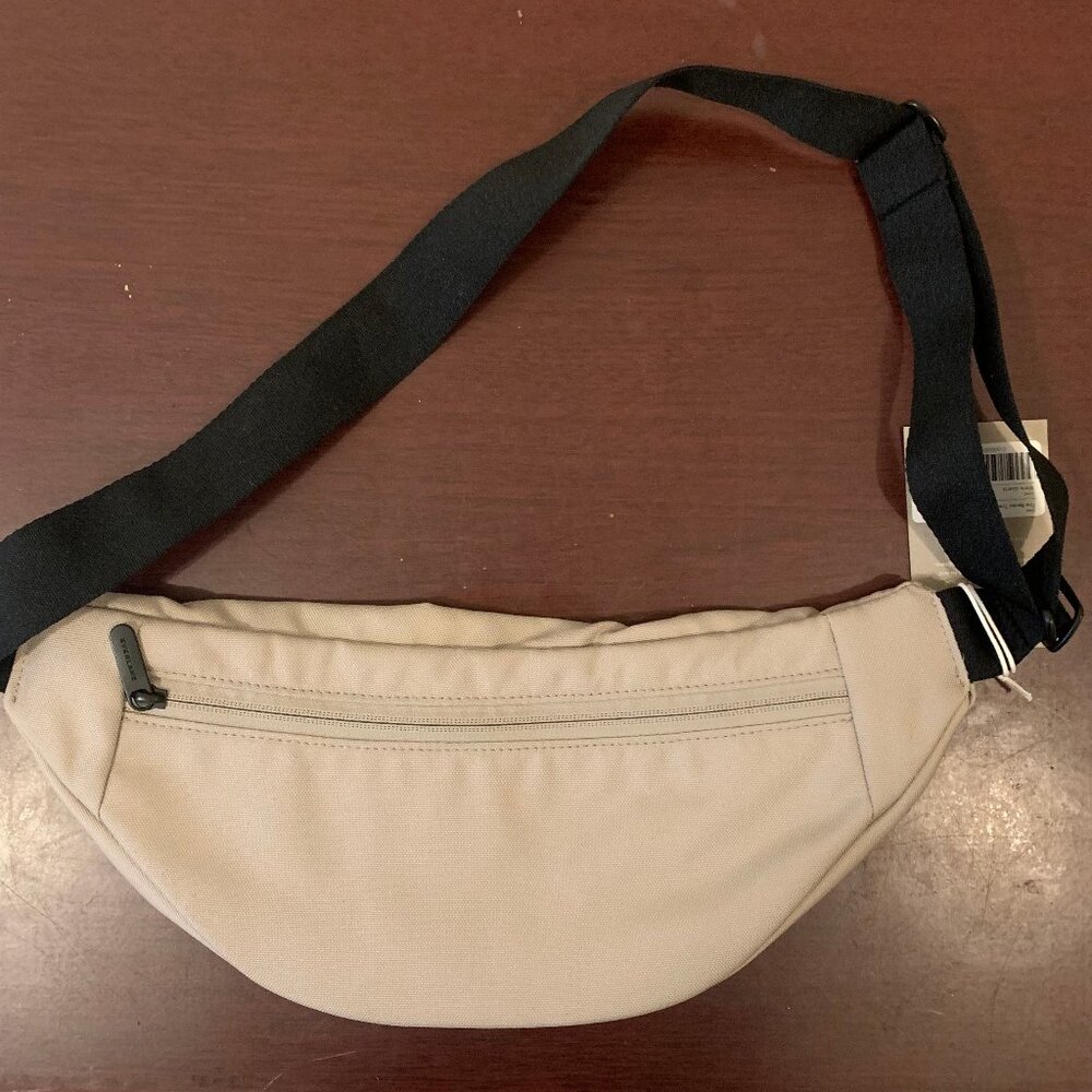 Everlane Fanny Pack - Picture 3 of 5